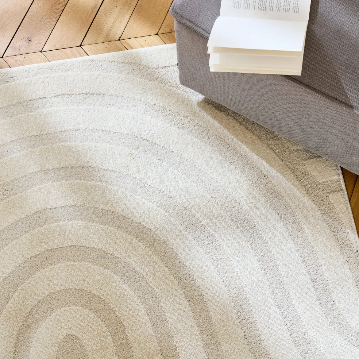 Tappeto interno con archi color crema