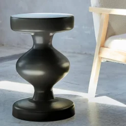 Tavolino, fine divano, comodino in metallo