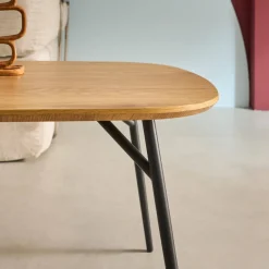 Tavolino rettangolare effetto rovere con gambe in metallo nero
