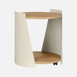 Tavolino e comodino in metallo curvato e legno con ruote
