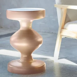 Tavolino, fine divano, comodino in metallo