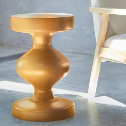 Tavolino, fine divano, comodino in metallo