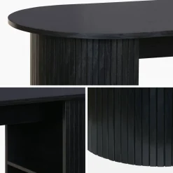 Tavolo alto da cucina decorato in legno con ripostigli