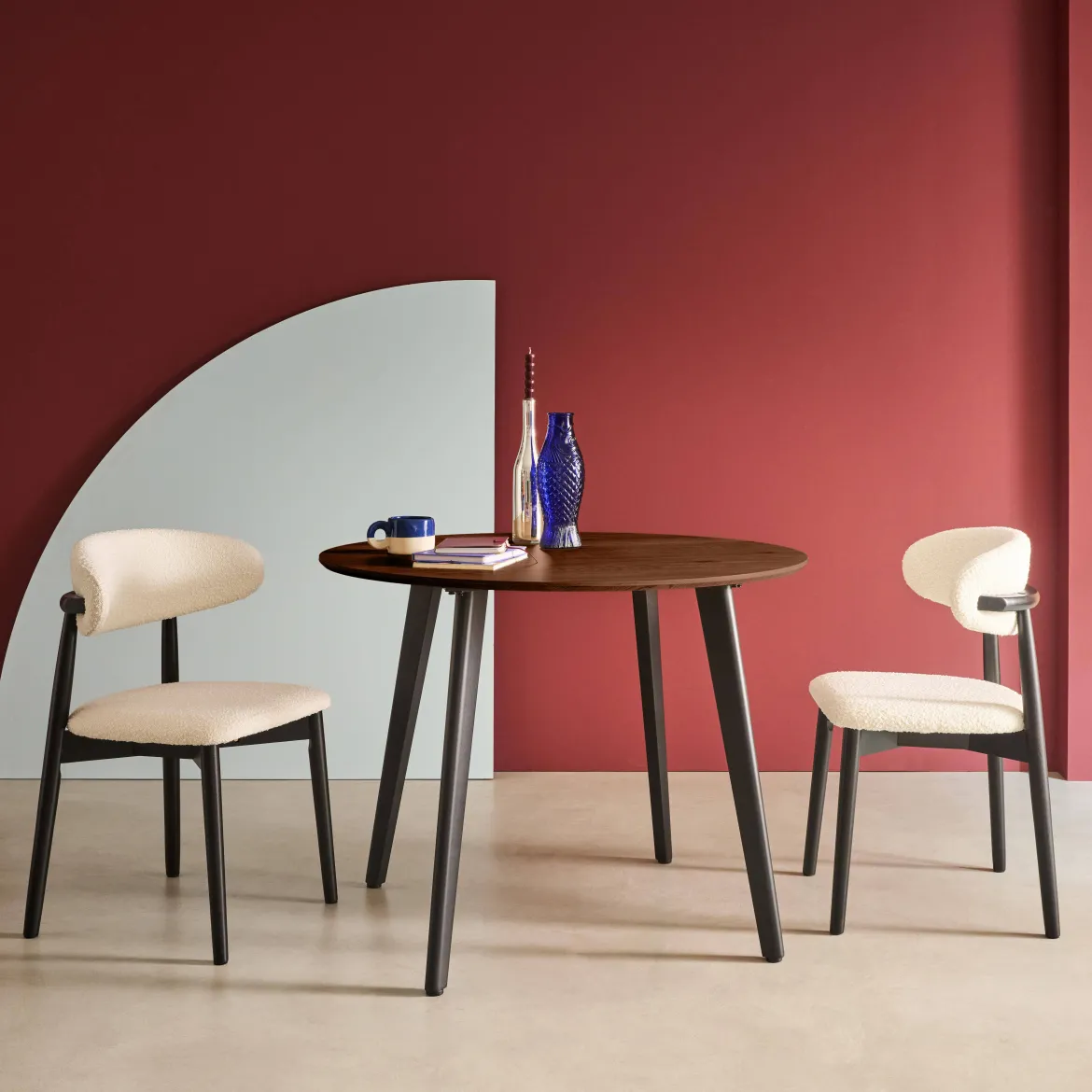 Tavolo da pranzo rotondo effetto legno con gambe in metallo nero 4 posti