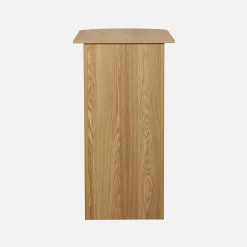 Tavolo alto da cucina decorato in legno con ripostigli