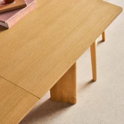 Tavolo da pranzo rettangolare allungabile in legno di hevea e impiallacciatura di rovere 6-8 posti
